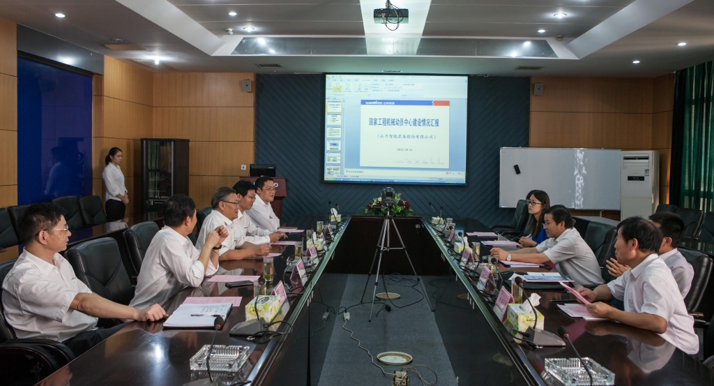 国家发改委国防司徐建平副司长一行到恒峰g22智能调研