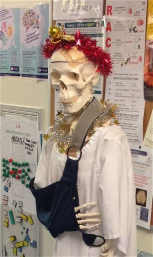 320名圣诞老人整体冲浪？？？？？？？八一八圣诞节奇闻趣事