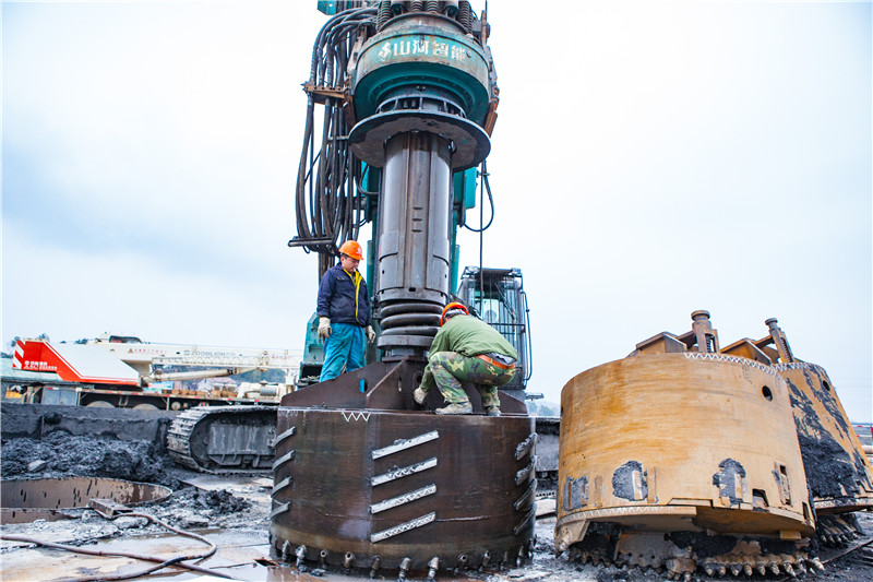 水下钻孔80米，，，，，，，，恒峰g22智能旋挖钻机震撼施工时势