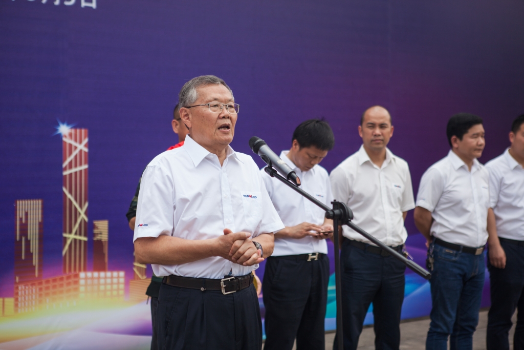 民族挖掘机品牌先导者，，，，恒峰g22智能“城镇建设利器”SWE80E9荣耀上市