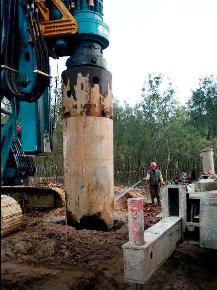 本钱节约几百万，，，，，，，这台旋挖是我的摇钱树