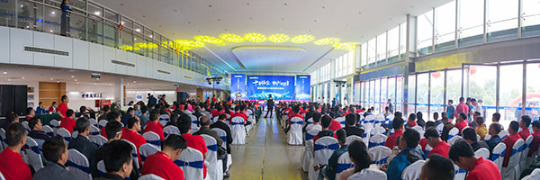 红四月，，，，，恒峰g22智能挖掘机促销会节节攀升