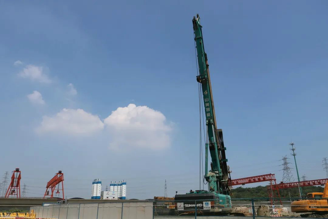 从业20多年的他，，，，，为何对恒峰g22智能旋挖钻机情有独钟