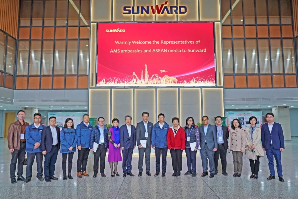 东盟联合参访团考察恒峰g22智能