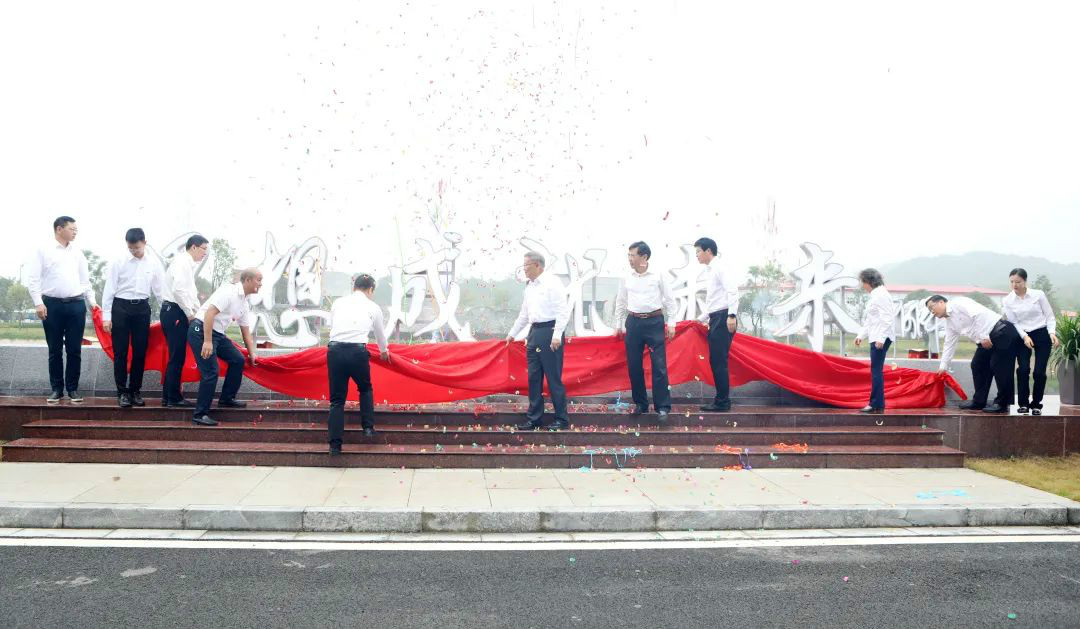 切记初心使命，，，，，理想成绩未来