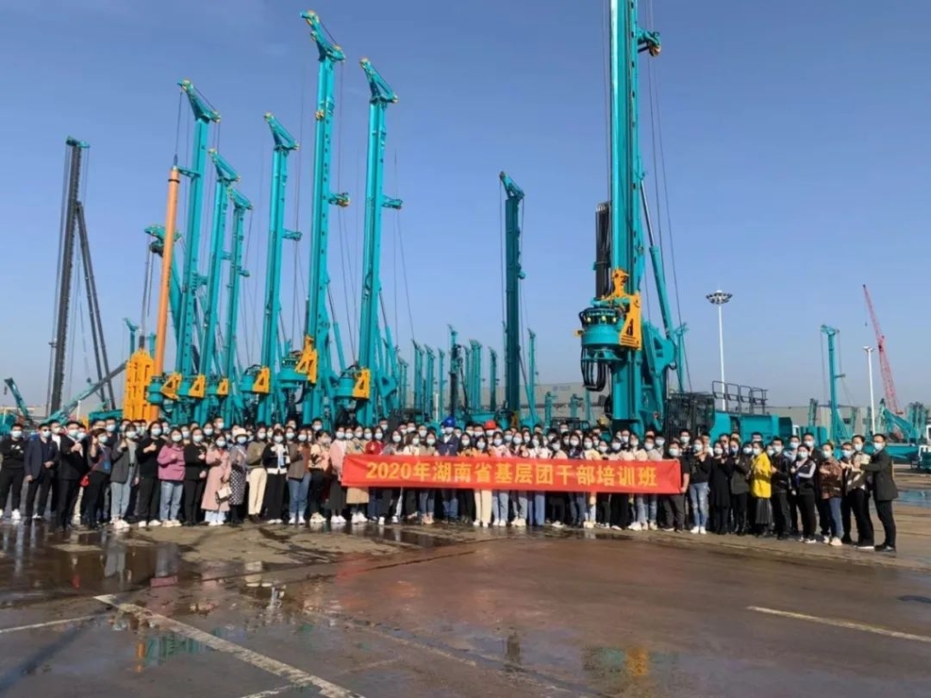 省下层团干部培训班成员来恒峰g22智能旅行交流