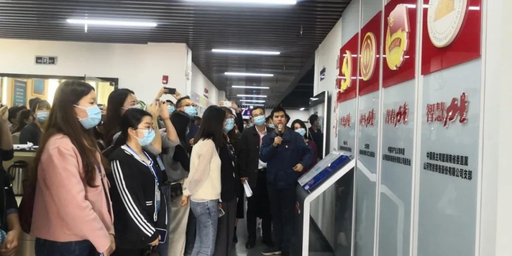 省下层团干部培训班成员来恒峰g22智能旅行交流