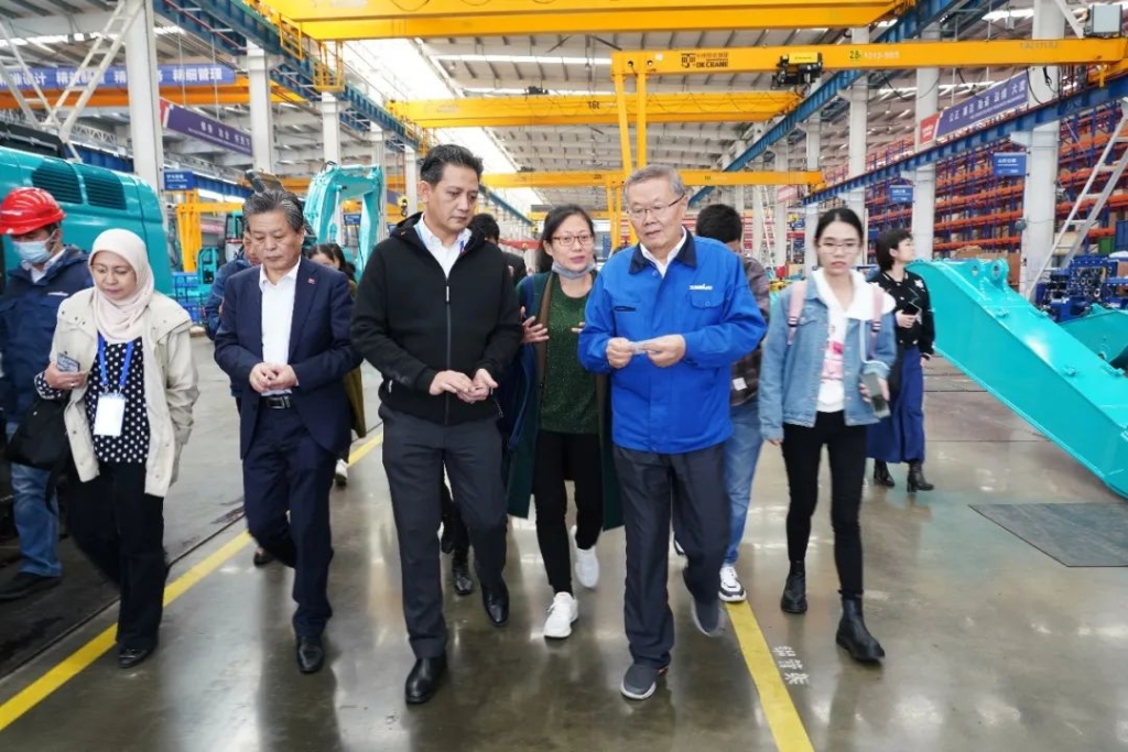 东盟联合参访团考察恒峰g22智能