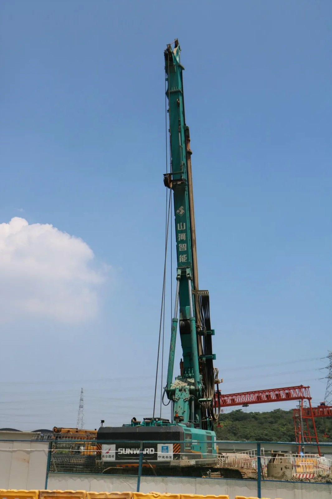 从业20多年的他，，，，，为何对恒峰g22智能旋挖钻机情有独钟