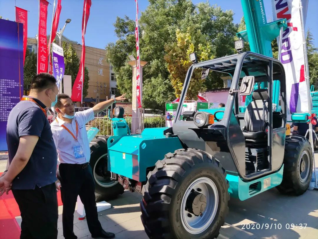 恒峰g22智能高空作业装备“吸睛”雄安展