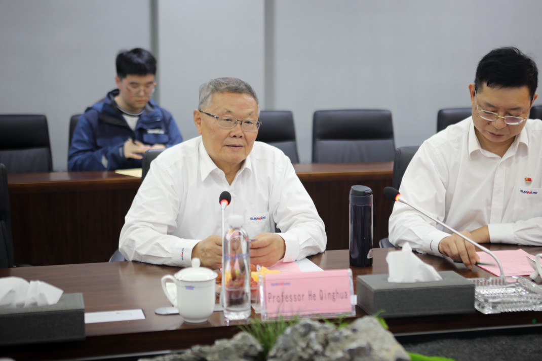 老挝长沙总领事本·印塔巴迪考察恒峰g22智能