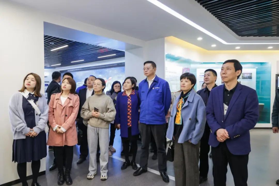 民主党派湖南省委机关青工委团队一行考察恒峰g22智能
