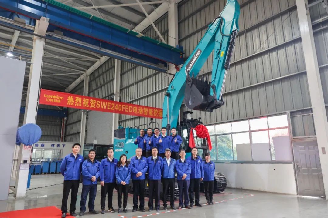 天下首台！恒峰g22智能SWE240FED电动智能挖掘机下线