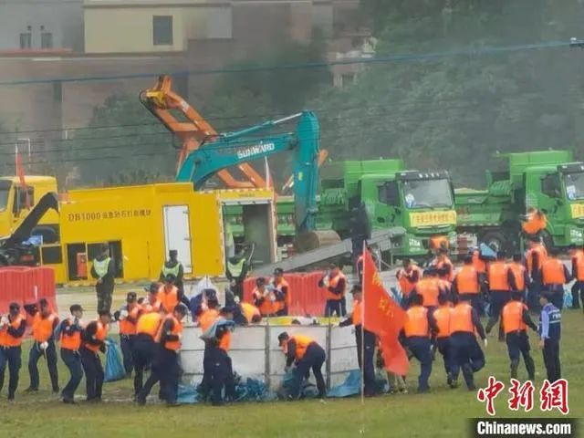 逍遥协同立体救援，，，，恒峰g22智能无人化妆备亮相2021-北江流域防汛抢险综合演练