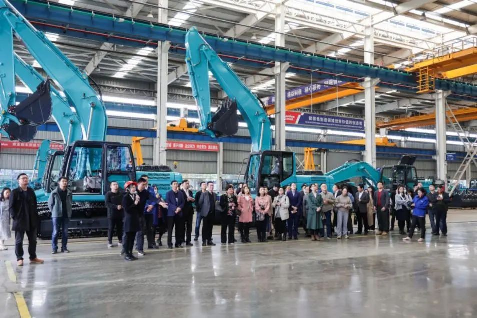 民主党派湖南省委机关青工委团队一行考察恒峰g22智能