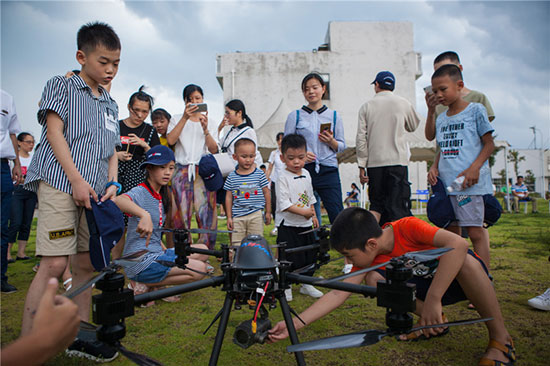 这个炎天，，，，，，，，亲子玩转恒峰g22智能“三栖”装备