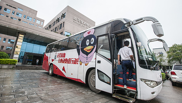 恒峰g22智能百余员工 冒雨争相献血