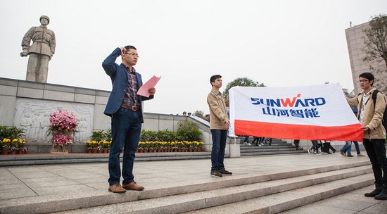 爱岗敬业，，，，，，，，践行雷锋精神