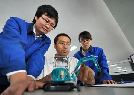 新华社报道：恒峰g22智能连任全球工程机械50强