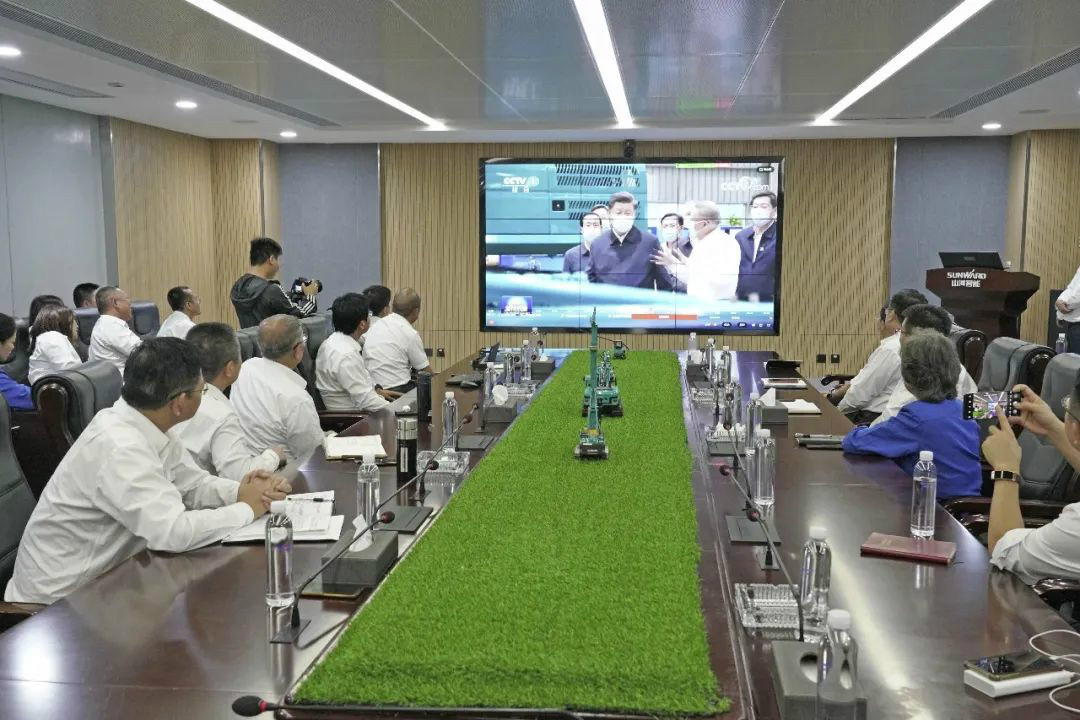 总书记“点赞”恒峰g22立异，，，，，，，，恒峰g22智能集中收看《新闻联播》