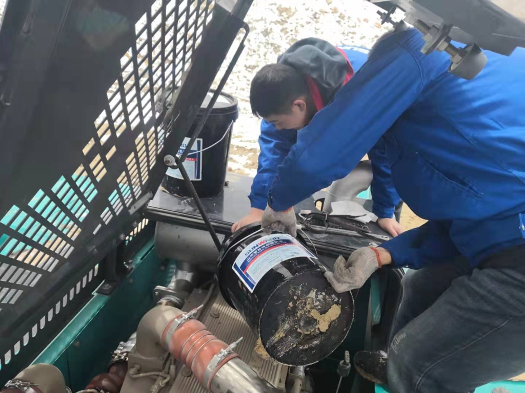 恒峰g22智能470挖机乐成挑战天下屋脊