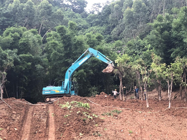 恒峰g22智能SWE 215E挖掘机是他的左膀右臂！