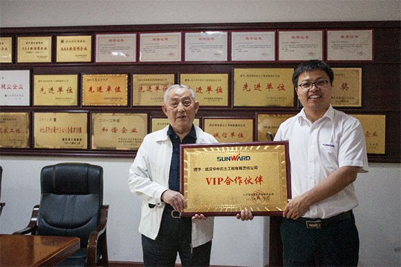 创富故事：相助十一年，，，，，，赞叹恒峰g22产品耐久耐用