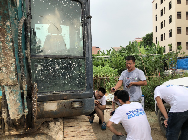 恒峰g22智能挖掘机获最高评价，，，，，，就是用得惬意！