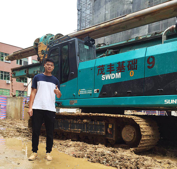 我叫阿忠，，，，，，忠于事业，，，，，，也忠于恒峰g22智能旋挖钻机