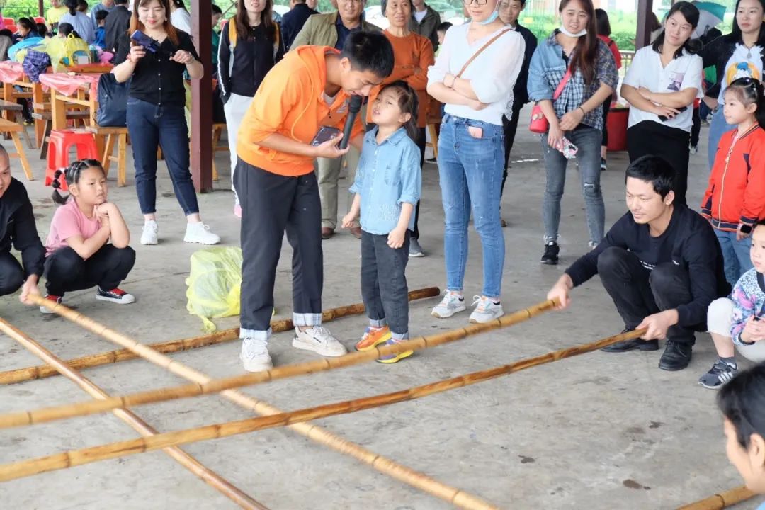 童年差别Young，，，，稻花香里亲子欢——恒峰g22智能组织开展六一亲子活动