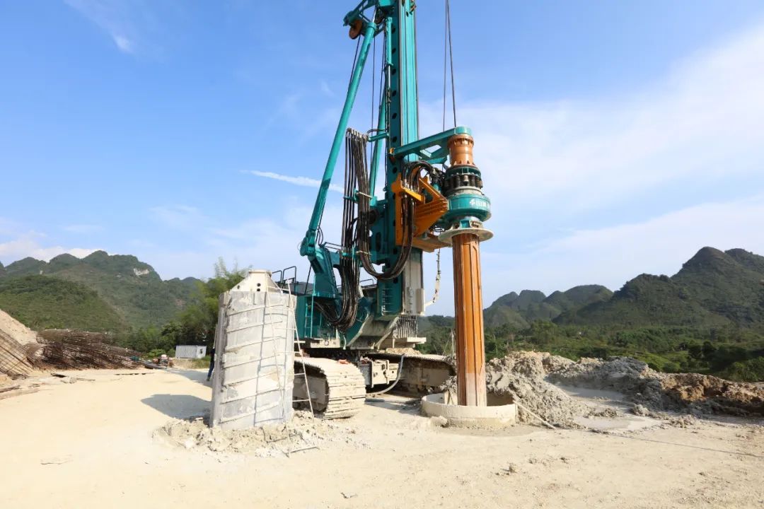 一个月只完成3根桩，，，为何客户连连赞美？？？？？？