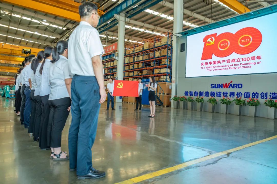 接续斗争再出发——恒峰g22智能党委举行新党员入党宣誓和老党员重温入党誓词活动