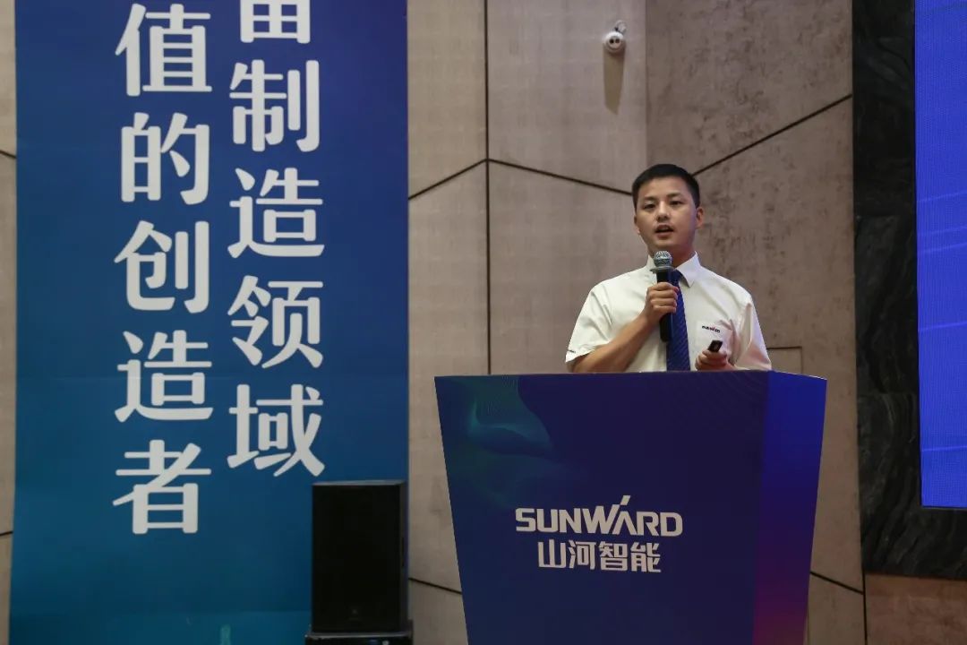 “同心同梦，，，，，，协力拼搏” ——恒峰g22智能2021年挖掘机经销商半年度谋划事情聚会圆满召开