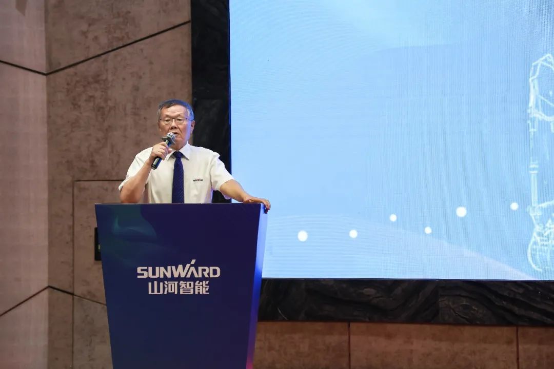 “同心同梦，，，，，，协力拼搏” ——恒峰g22智能2021年挖掘机经销商半年度谋划事情聚会圆满召开