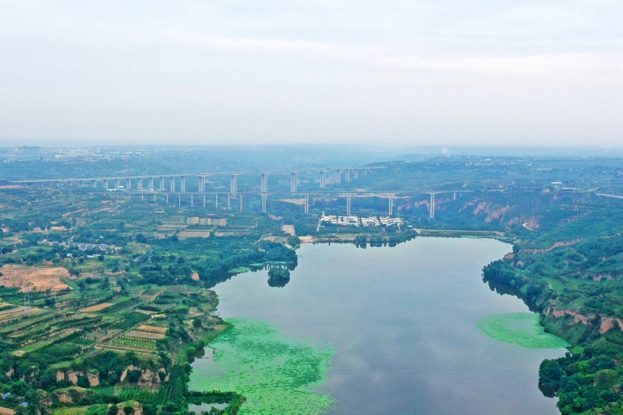 天堑施工，，，，，玉皇阁二号特大桥桩基主力军是恒峰g22智能旋挖钻机 | 百年风华筑漂亮恒峰g22（3）