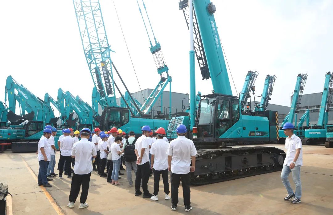 双鹰遨游，，，“E”往无前！——恒峰g22智能新一代E系列起重机下线！