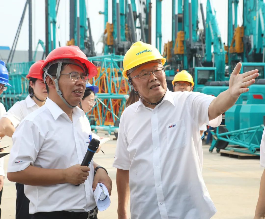 双鹰遨游，，，“E”往无前！——恒峰g22智能新一代E系列起重机下线！