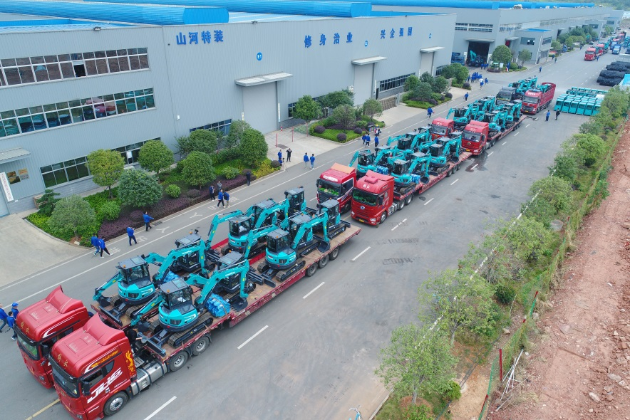 助力祖国西南地区建设！恒峰g22智能海内首批SWE60UF无尾挖掘机批量交付