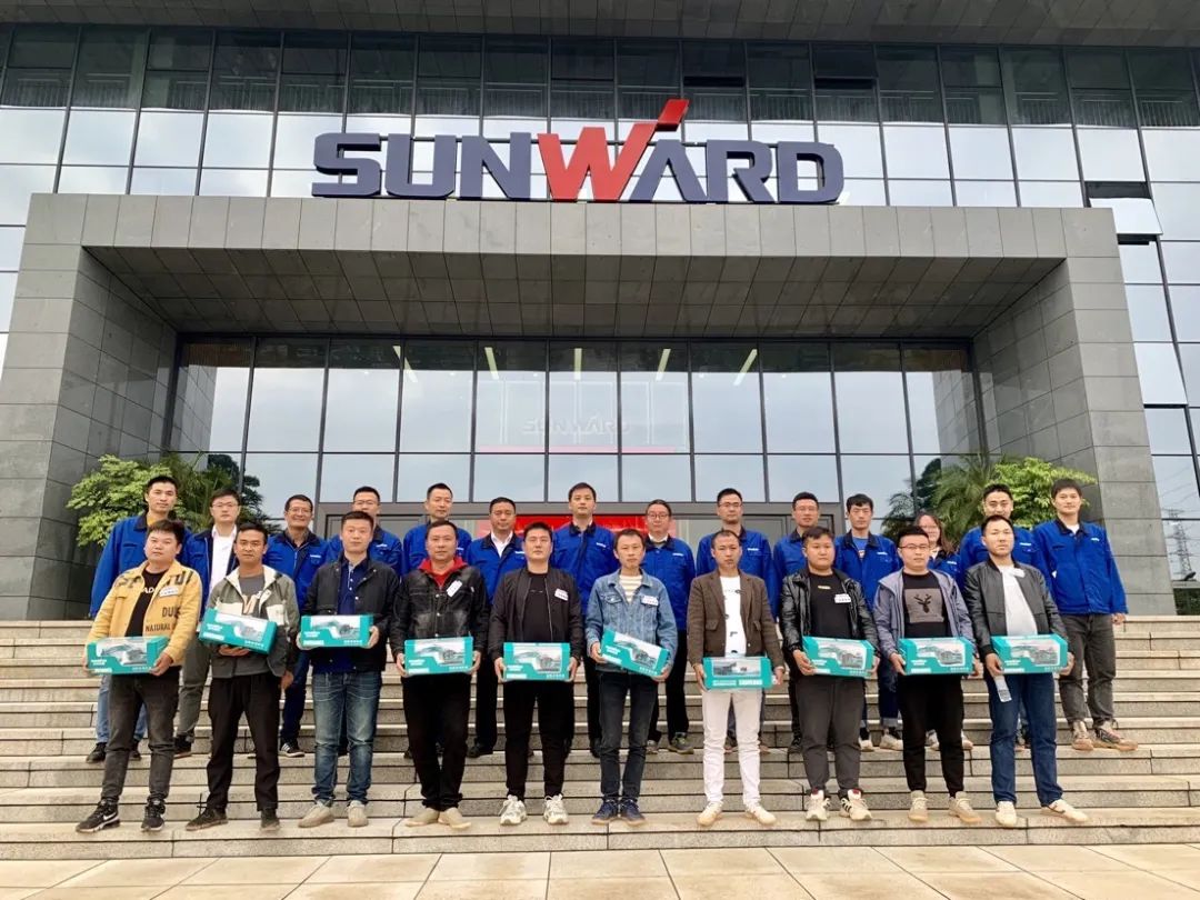 一起来“找茬”！10位“超等体验官”试驾恒峰g22智能最新“F系列”挖掘机