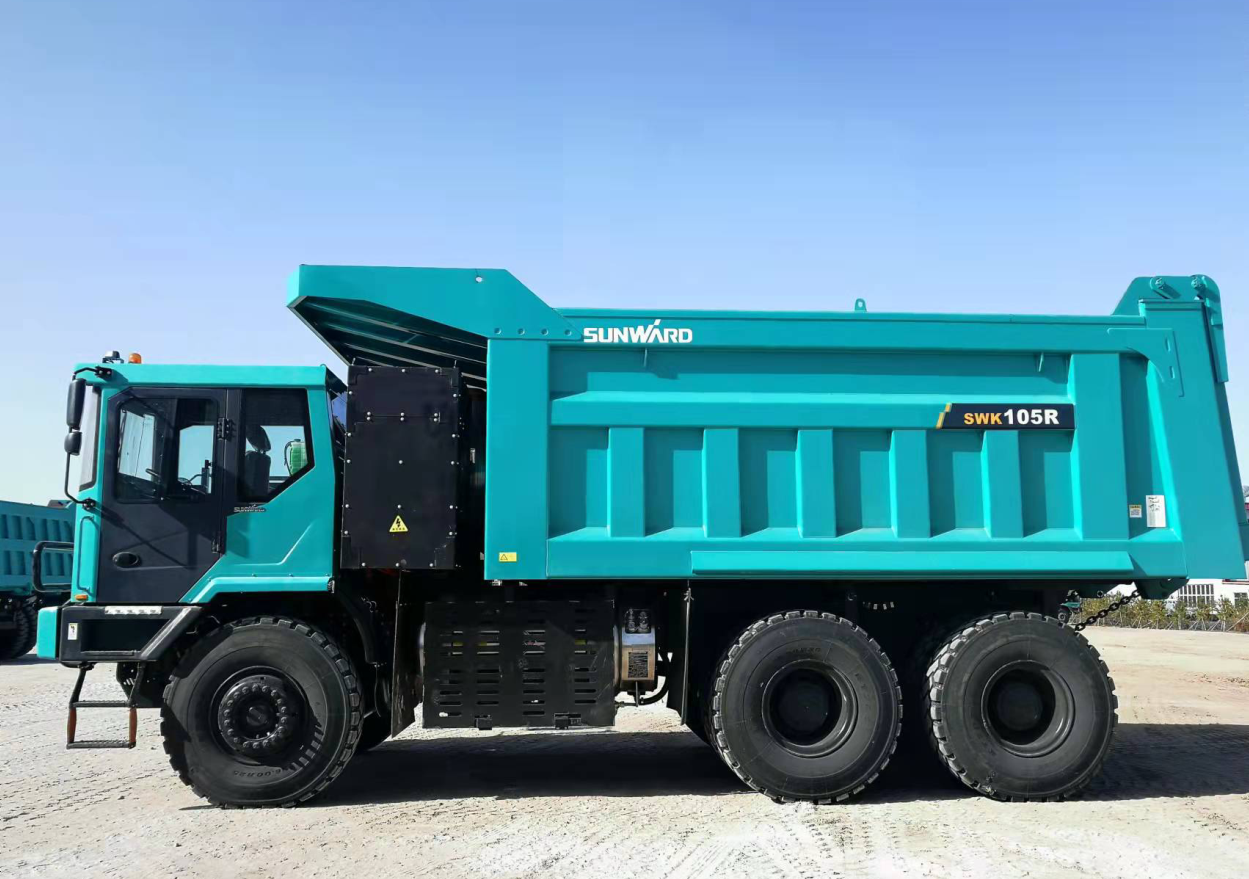 新能源，，，，，，，，长续航！恒峰g22智能首台LNG增程式宽体矿卡下线交付