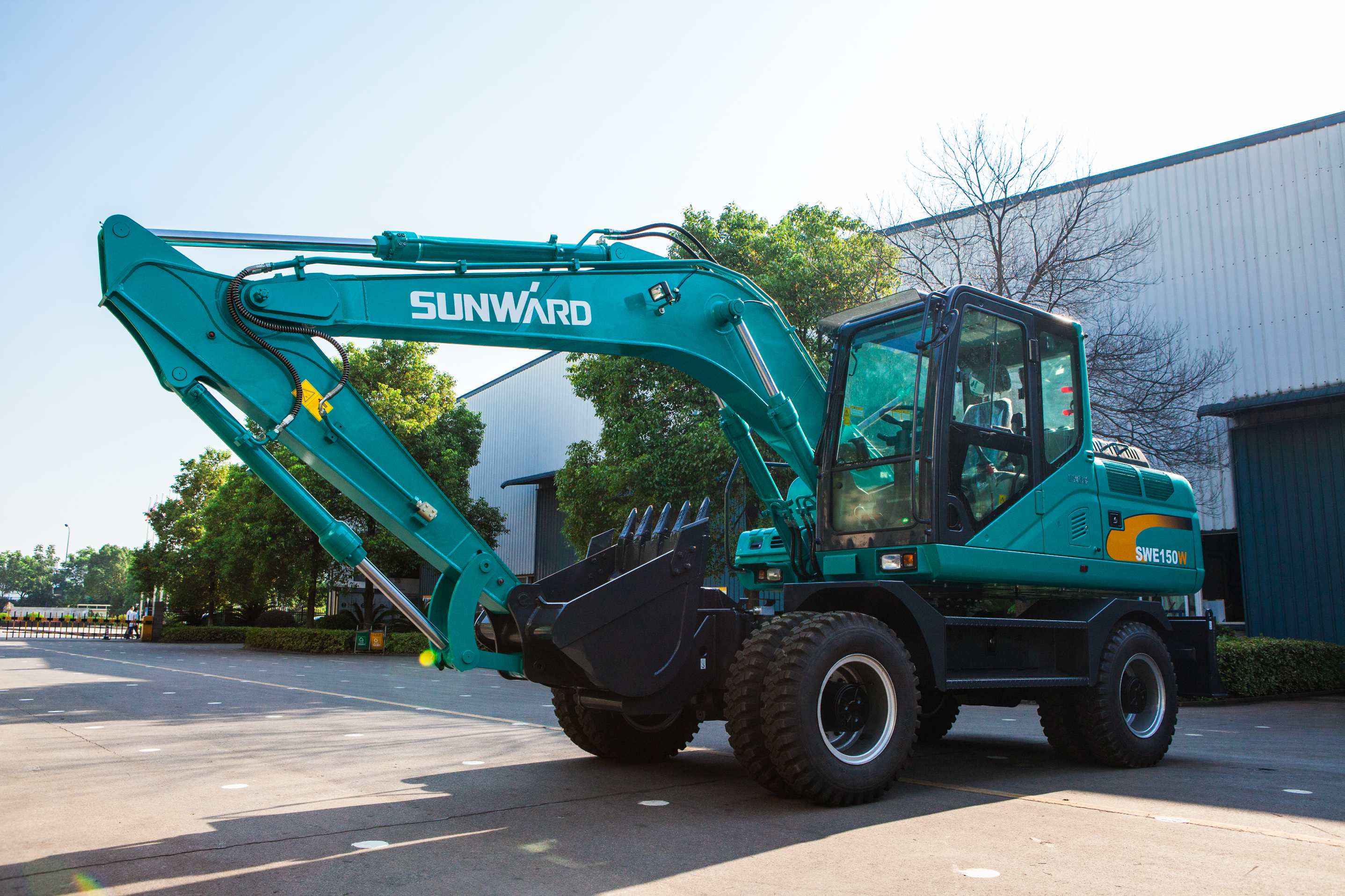 轮胎式挖掘机和履带式挖掘机，，，，，你更看好哪个？？？？？