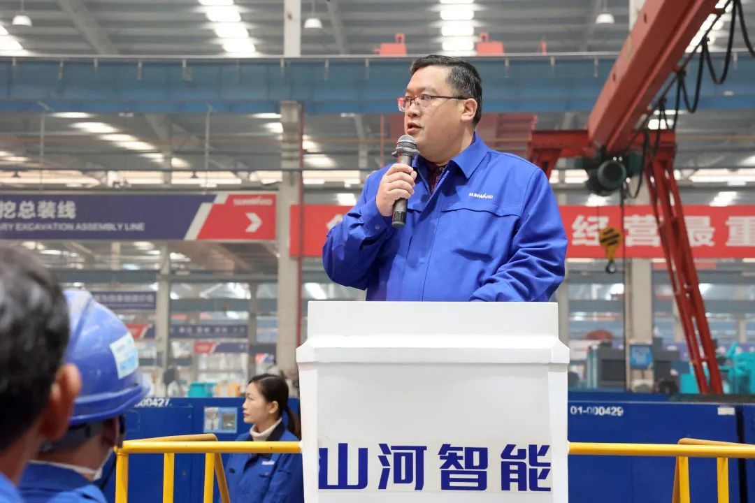 向模范学习！恒峰g22智能56名职工受到职工职业手艺竞赛表扬