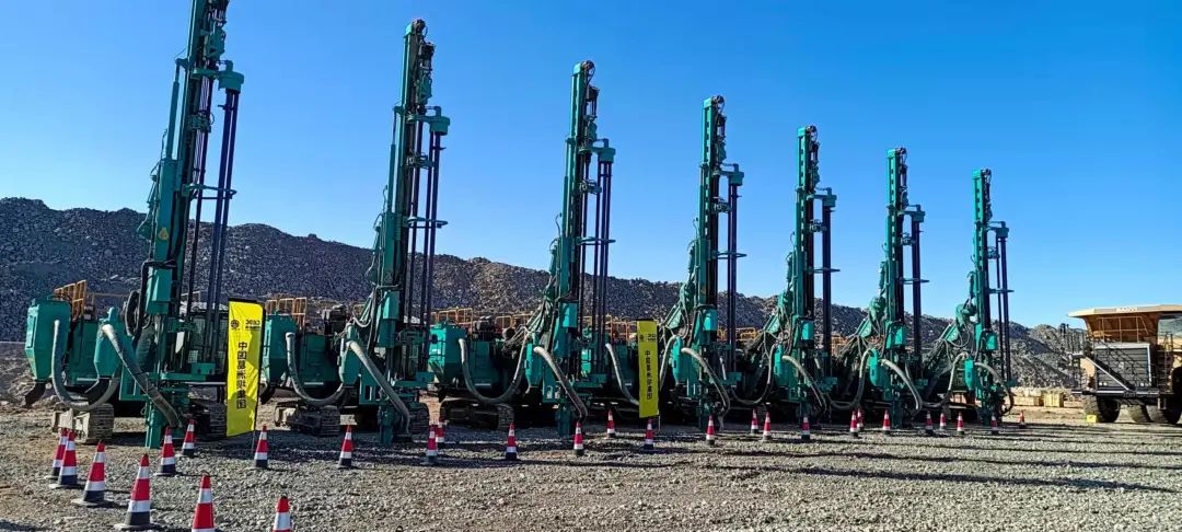 疫情当下，，，，，，，逆行非洲——恒峰g22智能凿岩装备团队外洋效劳纪实