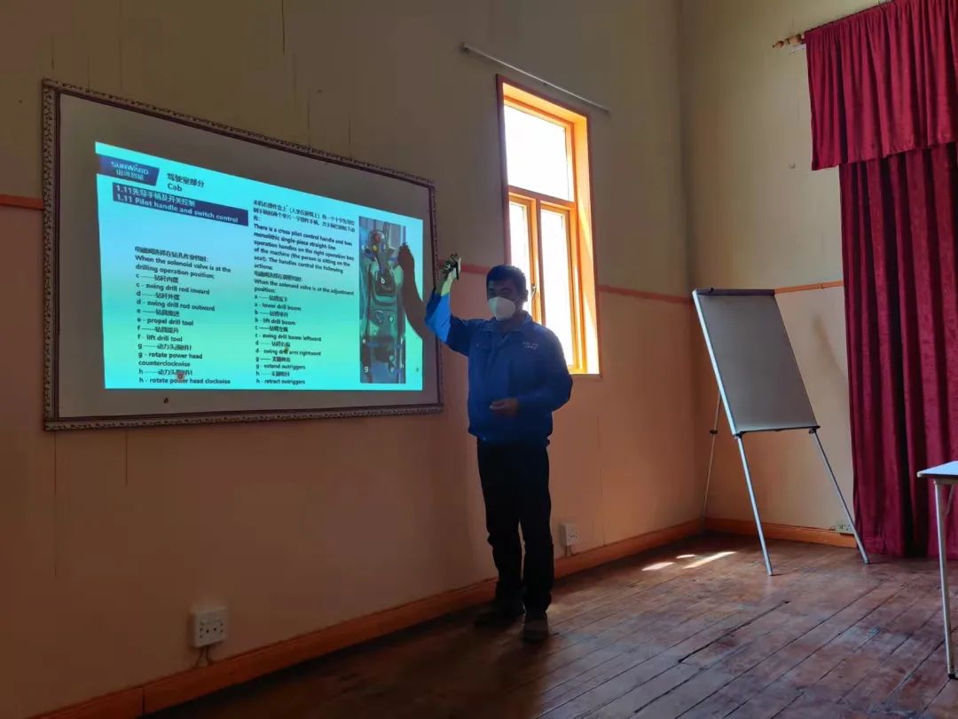 疫情当下，，，，，，，逆行非洲——恒峰g22智能凿岩装备团队外洋效劳纪实