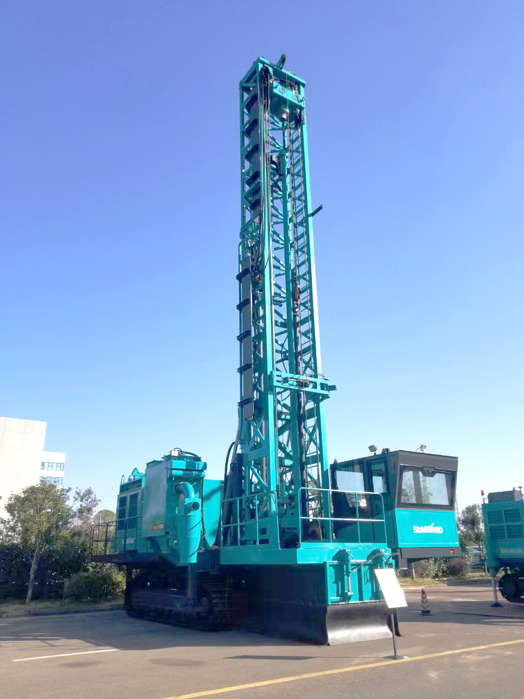 两种钻进模式+更大扭矩！恒峰g22智能自主研制的全液压牙轮钻机下线