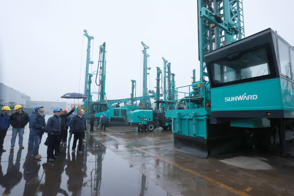 两种钻进模式+更大扭矩！恒峰g22智能自主研制的全液压牙轮钻机下线