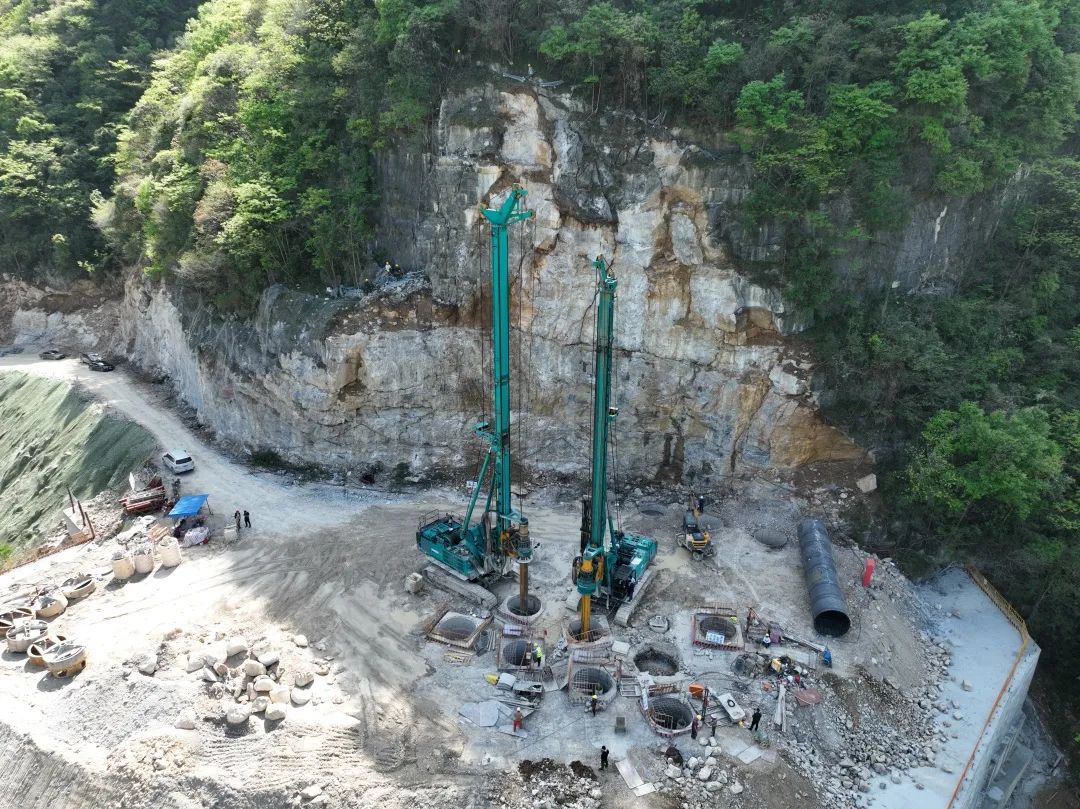 展现施工“奇效”！恒峰g22智能旋挖钻机强势助力炉慈高速公路建设