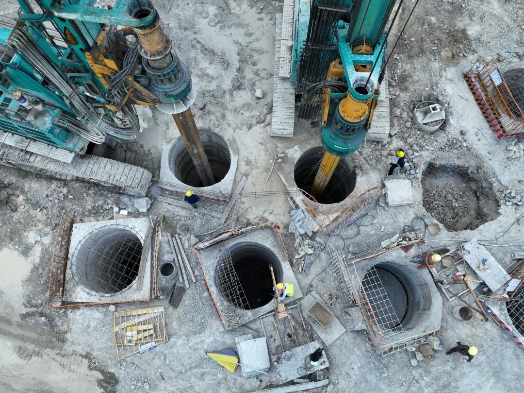 展现施工“奇效”！恒峰g22智能旋挖钻机强势助力炉慈高速公路建设