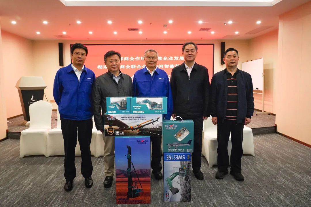 抱团出海，，，携手共赢！何清华带队赴湖南异地商会联合会造访交流