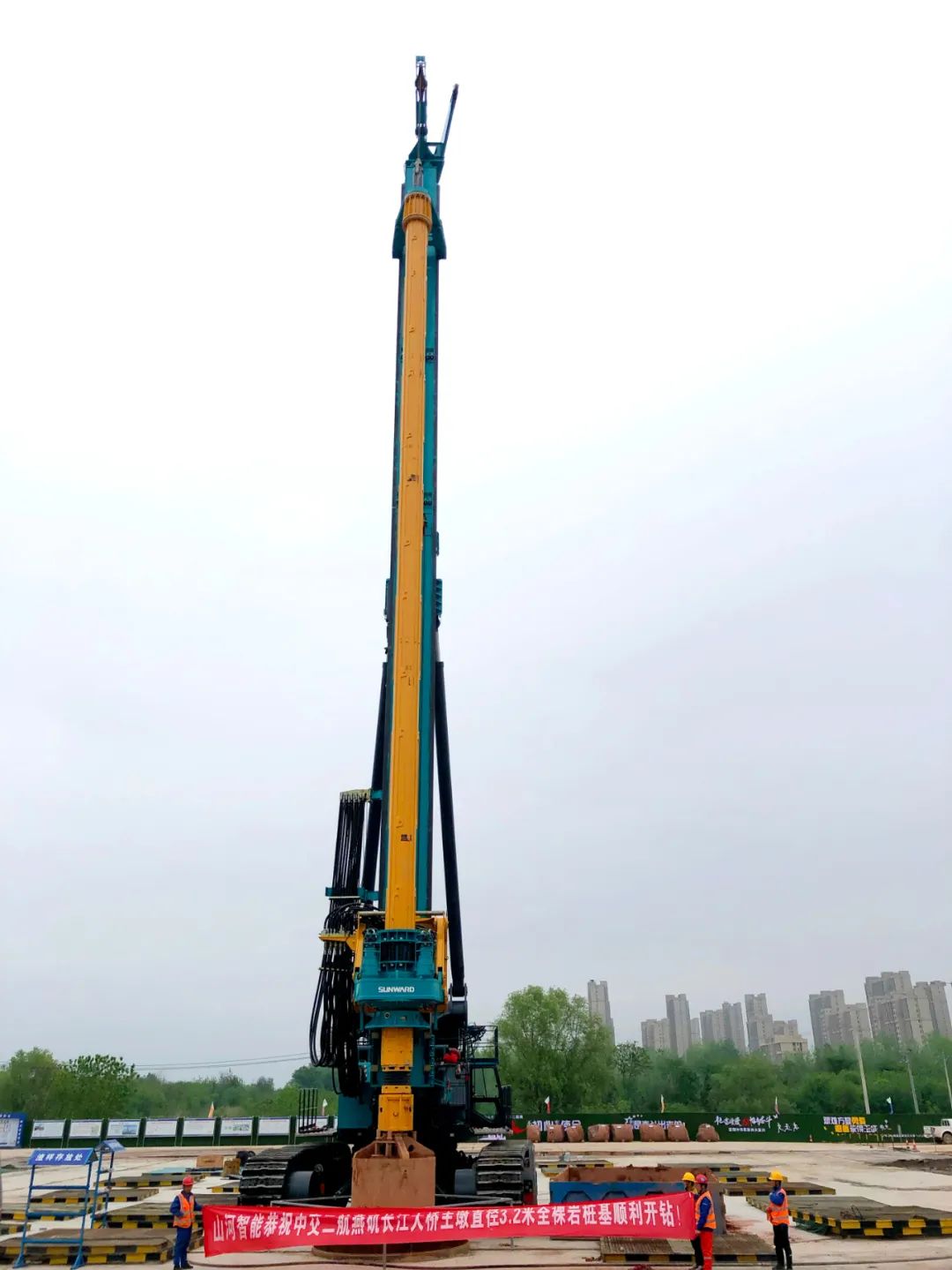 再啃“硬骨头”！恒峰g22智能“超等桩备”助建燕矶长江大桥